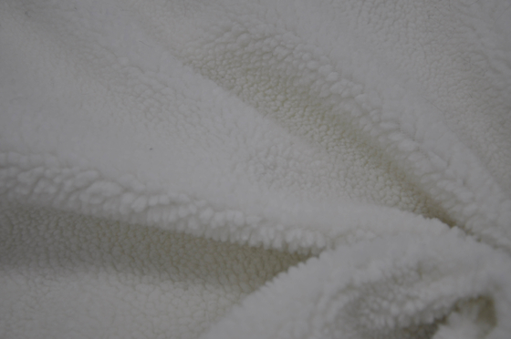 100% poliester 150 cm CW lub regulowana tkanina Faux Sherpa o gramaturze 300 g / m2