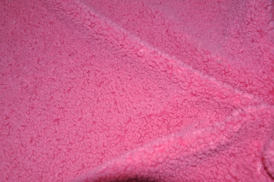 150 cm Faux Sherpa Tkanina z recyklingu poliestrowego futra Żakardowy wzór 500 g / m2