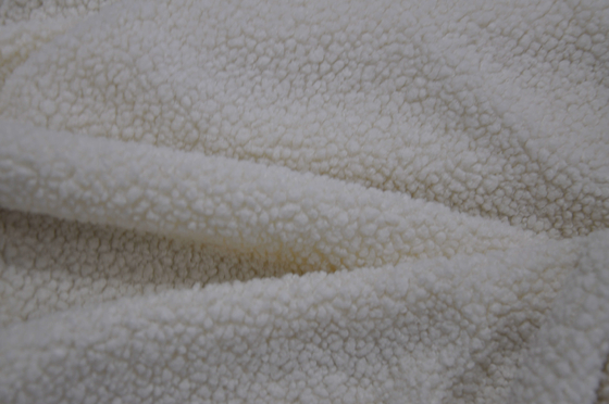 100% poliester 150 cm CW lub regulowana tkanina Faux Sherpa o gramaturze 310 g / m2